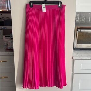 NWT Ann Taylor Vibrant Pink Pleated Skirt